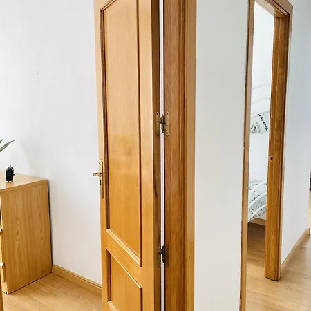 Velero En El Ctro De Nerja