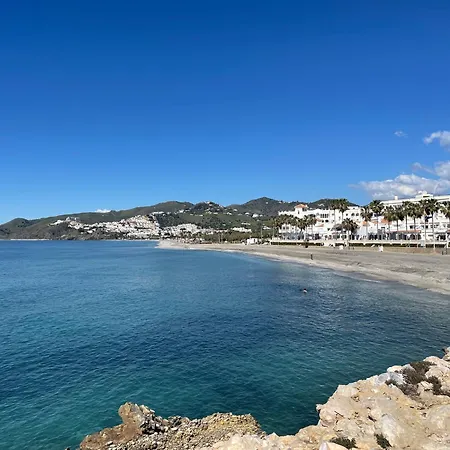 Velero En El Ctro De Nerja