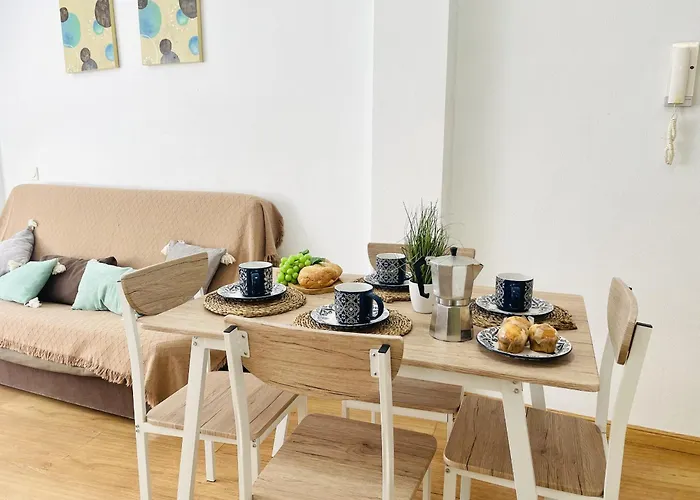 Velero En El Ctro De Lejlighed Nerja