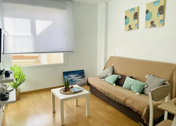 Velero En El Ctro De Nerja