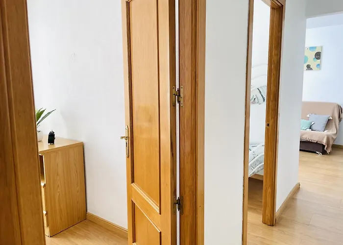 Velero En El Ctro De Nerja