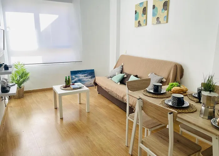 Velero En El Ctro De Nerja