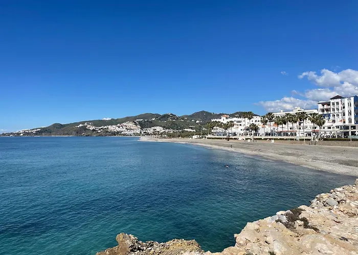 Velero En El Ctro De Nerja